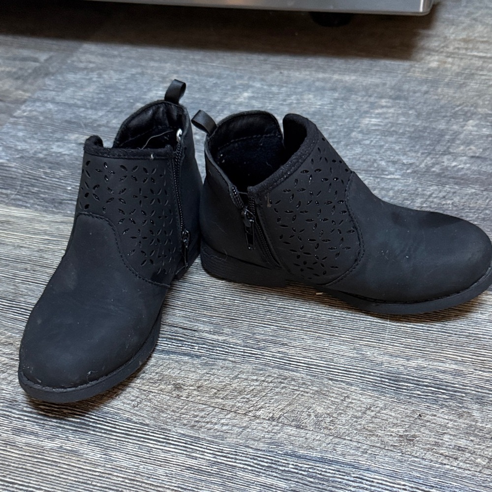 OshKosh B'gosh Kids Black Perforated Boots